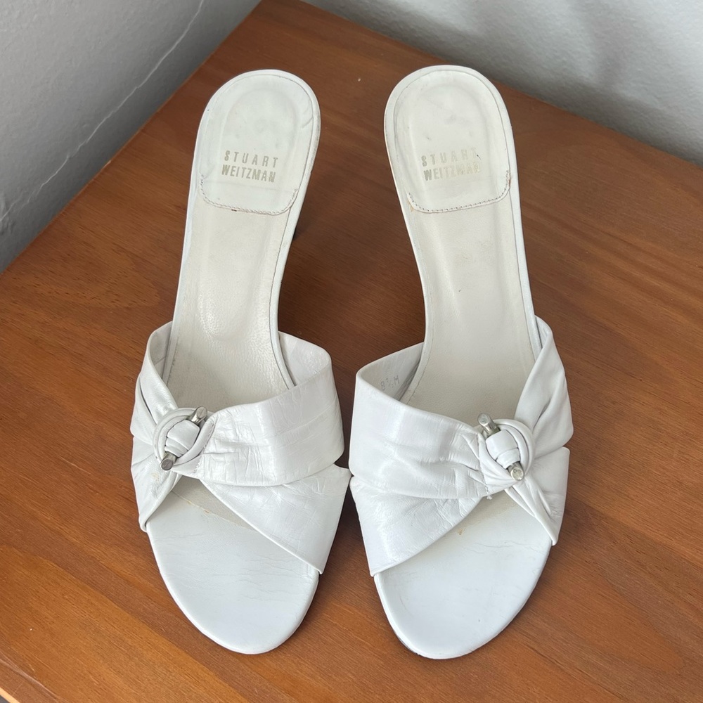 Vintage Y2K Stuart Weitzman white leather kitten heels